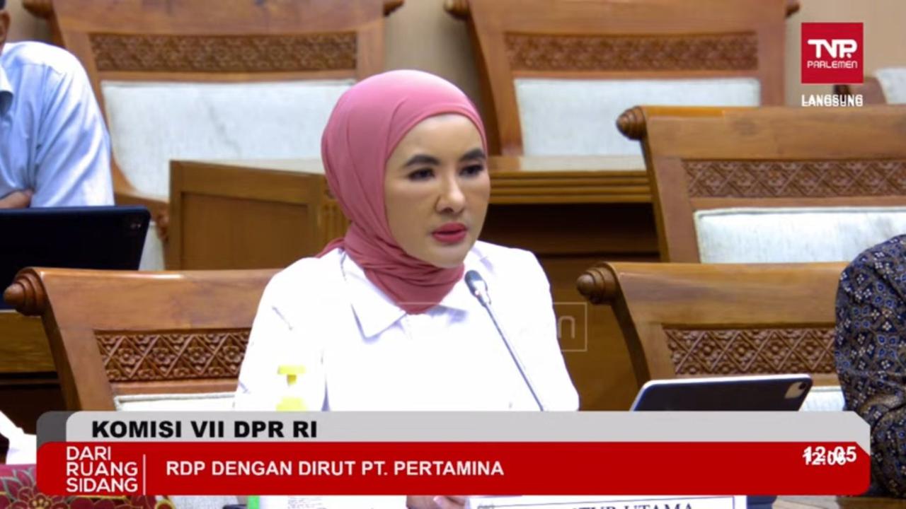 Direktur Utama PT Pertamina (Persero) Nicke Widyawati mengungkap penyebab ledakan yang terjadi di Kilang Unit Pemurnian (RU II) Dumai dalam Rapat Dengar Pendapat dengan Komisi VII DPR RI, Selasa (4/4/2023).