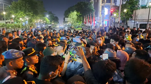 Demo di Simpang Empat Jenderal Sudirman Yogyakarta Berujung Ricuh