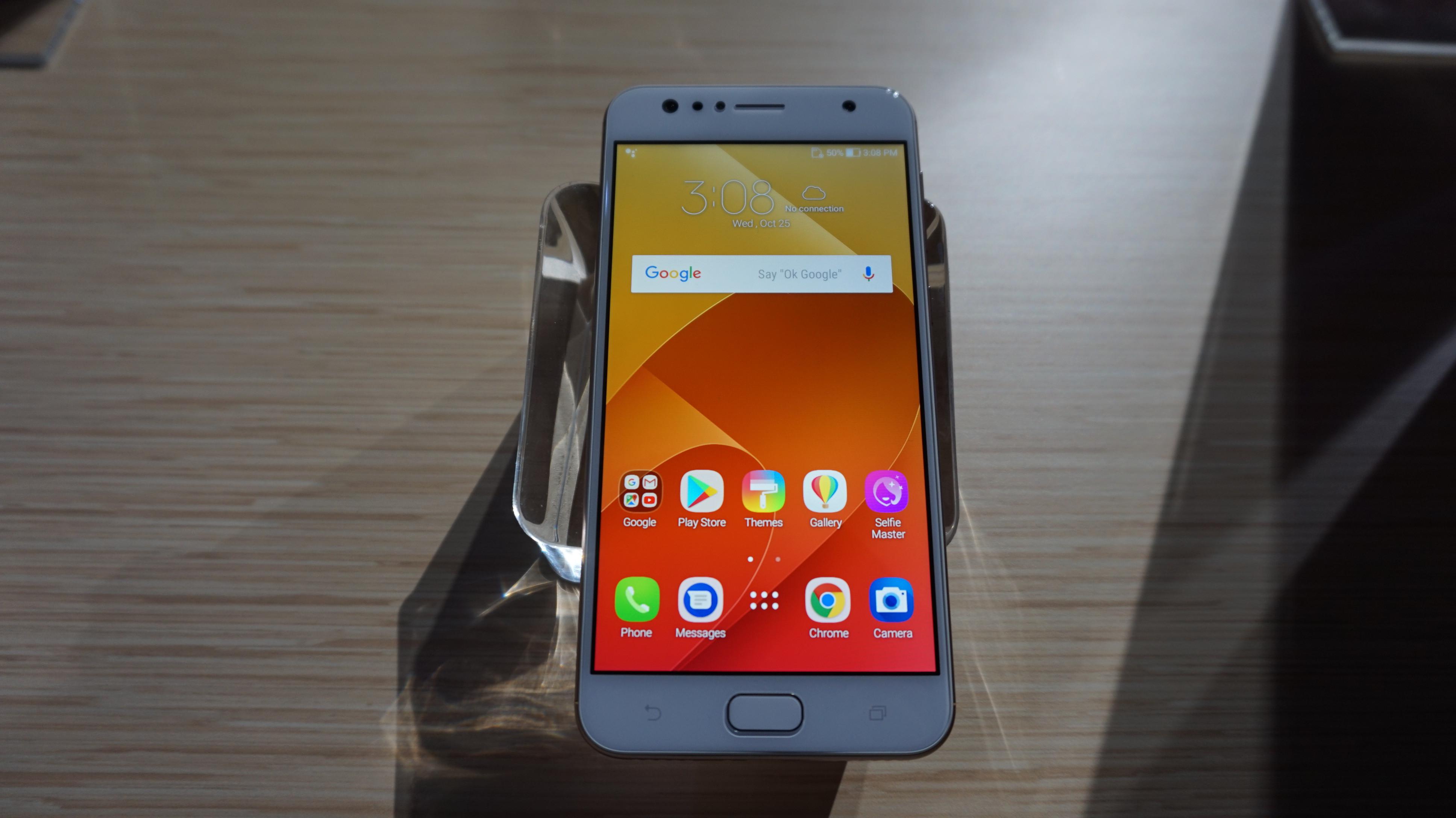 Zenfone 4 Selfie (Liputan6.com/ Agustin Setyo w)