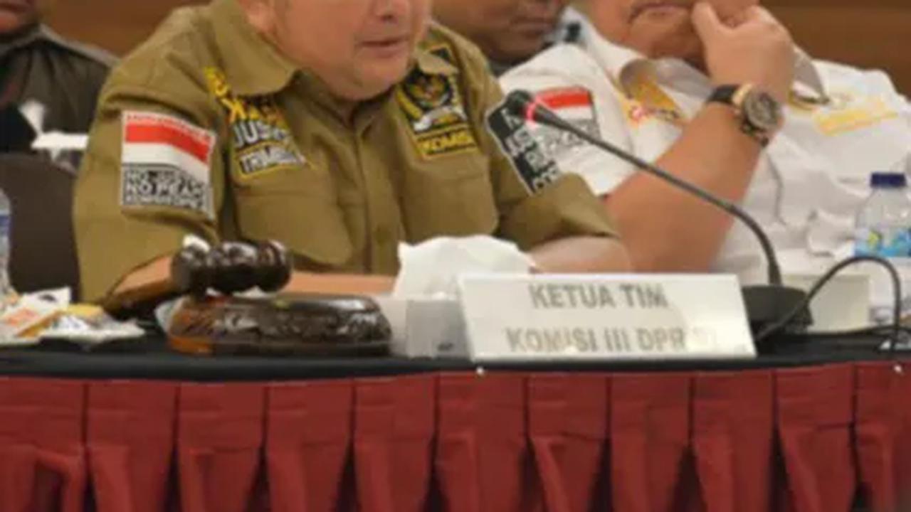 Anggota Komisi III DPR F-PDIP Trimedya Panjaitan tidak yakin Mabes Polri bakal netral di Pemilu 2024.