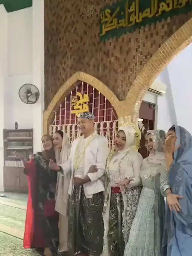 Pernah Berseteru, Ini 7 Momen Dewi Perssik Dampingi Rosa Meldianti di Pernikahannya