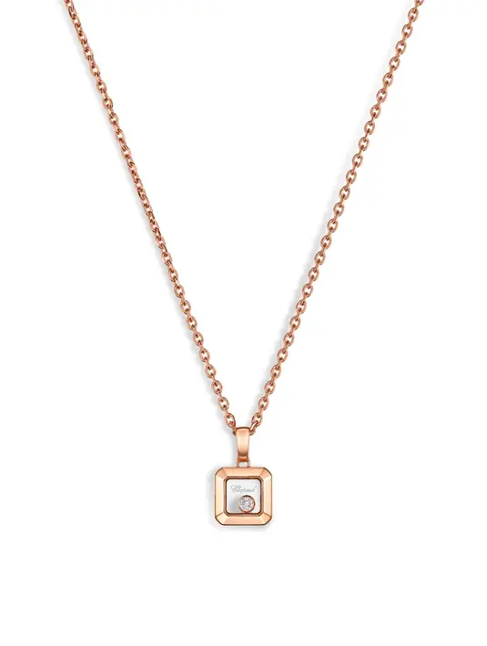 Sejak pertama kali diperkenalkan pada tahun 1976, Happy Diamonds telah menjadi ikon dari Joie de Vivre, sebuah filosofi kebahagiaan dan kebebasan hidup. Konsep inovatif ini menghadirkan berlian yang mengambang bebas di antara dua kristal safir, menciptakan kilauan dinamis yang mengikuti setiap gerakan pemakainya. [Dok/Chopard].