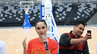 Selebritas Cinta Laura terpilih sebagai Local Ambassador FIBA World Cup 2023. (Bola.com/M Iqbal Ichsan)