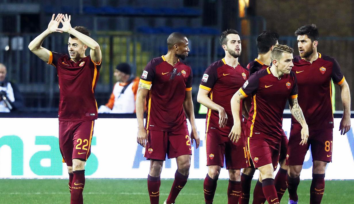 Pemain AS Roma, Stephan El Shaarawy, merayakan gol yang dicetaknya ke gawang Empoli pada pertandingan lanjutan Serie A Italia di Stadion Carlo Castellani, Empoli, Minggu (28/2/2016) dini hari WIB. (EPA/Fabio Muzzi)