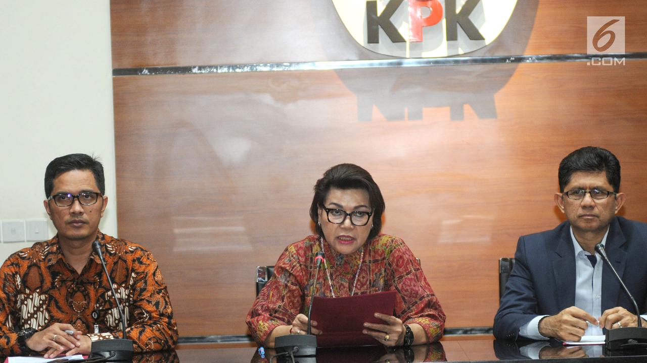 OTT KPK Muara Enim, Petugas Tunjukkan Uang Suap Ribuan Dollar AS