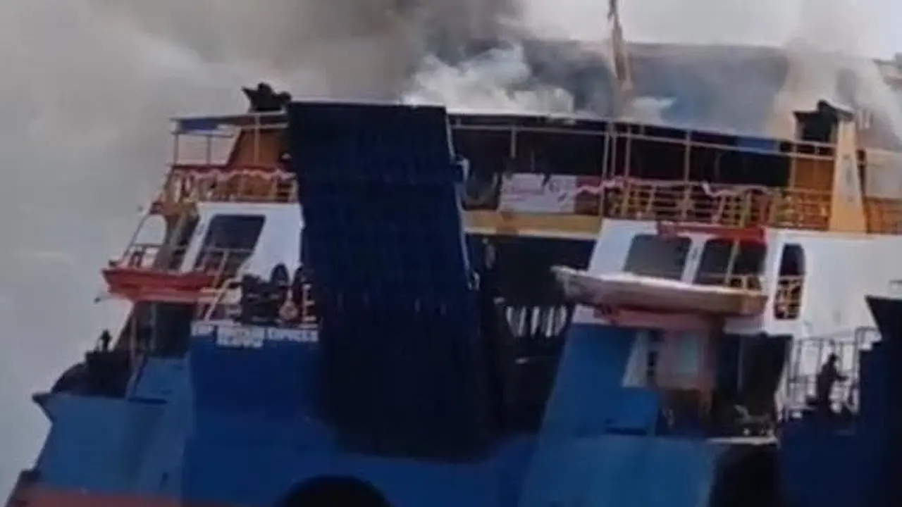 KMP Bontang  Ekspress Terbakar di Perairan Ketapang