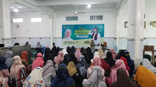 Arzeti Bilbina mengunjungi beberapa pesantren di Jawa Timur