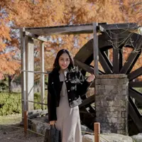 Berlibur ke Korea Selatan, Rachel Venya tampil dengan outfit beragam. Kali ini ia tampak mengenakan blazer hitam dari Zara dengan harga kisaran Rp 900 ribuan. [Foto: Instagram/ Rachel Venya]