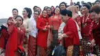 Bukan rahasia lagi, Krisdayanti memperkuat Komisi IX DPR RI dari fraksi PDI Perjuangan. Pelantun &ldquo;Menghitung Hari&rdquo; dan &ldquo;Mencintaimu&rdquo; mengurusi kesehatan dan ketenagakerjaan. Selasa (16/8/2022), ia menghadiri pidato kenegaraan Presiden Jokowi. Krisdayanti pun menyempatkan diri berswafoto alias selfie dengan Ketua DPR RI Puan Maharani. (Foto: Dok. Instagram @krisdayantilemos)