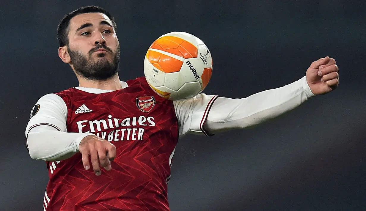 Sead Kolasinac sebelumnya dikabarkan akan meninggalkan Arsenal pada bursa transfer musim panas kemarin, tetapi nyatanya tidak. Ia memilih menetap di klub yang ia bela sejak 2017 lalu, padahal kontraknya akan habis pada 30 Juni 2022. (AFP/Glyn Kirk)