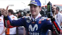 Pembalap Movistar Yamaha Maverick Vinales finis ketiga dalam balapan MotoGP Thailand di Sirkuit Internasional Chang, Buriram, Minggu (7/10/2018). (AP Photo/Gemunu Amarasinghe)