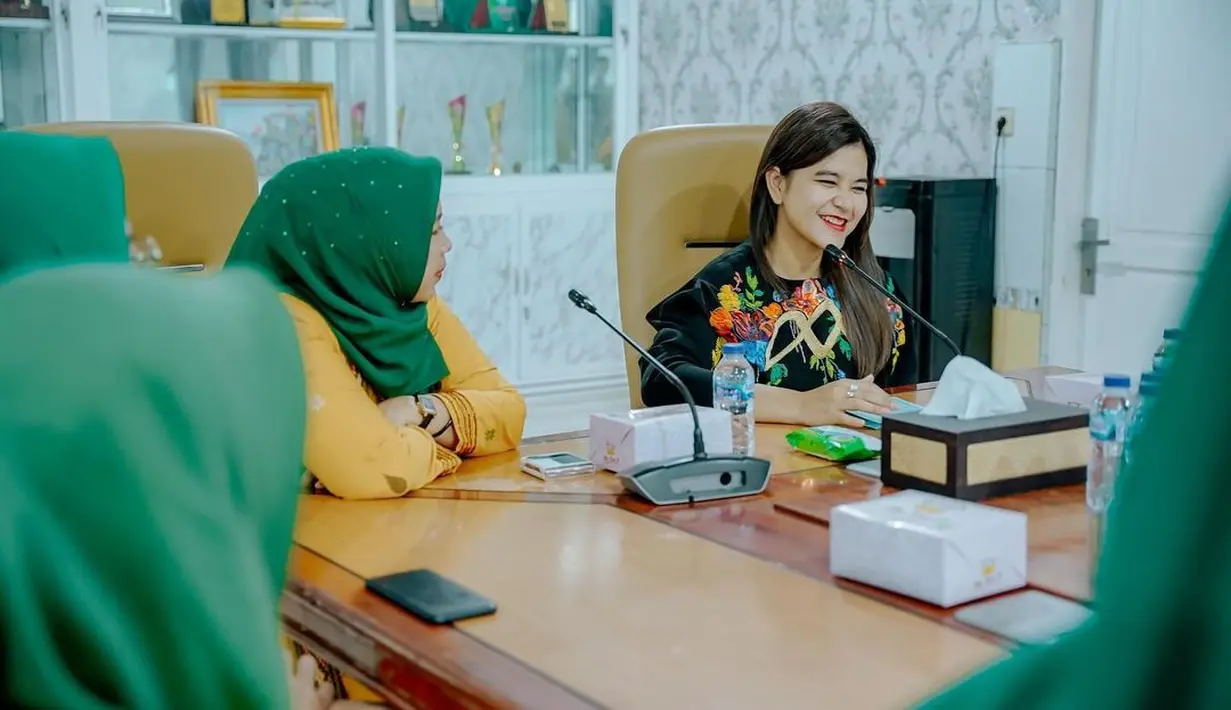 Ini adalah foto di mana Kahiyang menceritakan proses dietnya di akhir tahun 2023 lalu. Ia tampil memesona pancarkan aura yang lebih sehat. [Foto: Instagram/ayanggkahiyang]