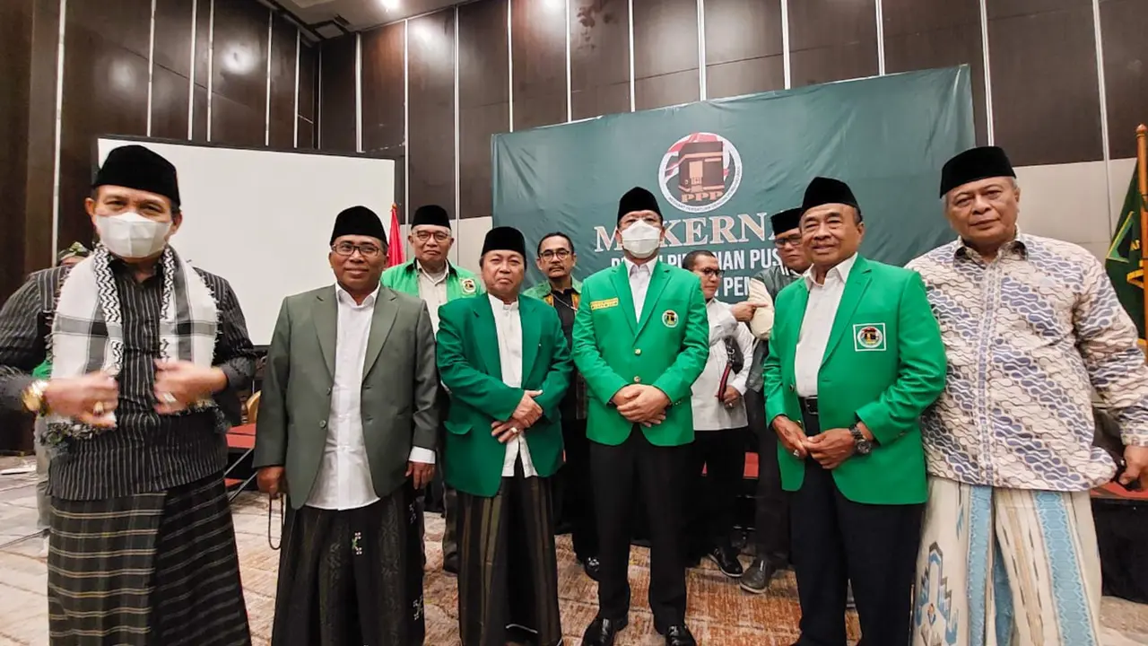 Muhamad Mardiono (ketiga dari kanan) ditunjuk sebagai pelaksana tugas (Plt) Ketua Umum Partai Persatuan Pembangunan (PPP) menggantikan Suharso Monoarfa (Istimewa)