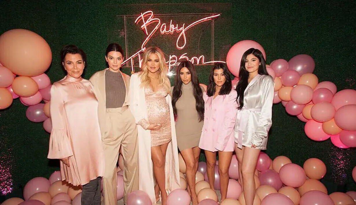 Meski tengah mencoba memaafkan Tristan, Khloe Kardashian pun dikabarkan mengandalkan keluarganya. (instagram/khloekardashian)