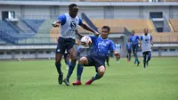 Persib Bandung saat masih berlatih bersama sebelum penerapan PPKM. (Bola.com/Erwin Snaz)