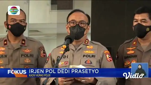 Fokus : Tersambar Petir, Atap Sebuah Resto Terbuat dari Bambu di Tangerang Terbakar