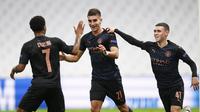 Penyerang Manchester City, Ferran Torres (tengah) berselebrasi dengan rekan-rekannya usai mencetak gol ke gawang Marseille pada pertandingan grup C Liga Champions di Stade Velodrome di Marseille, Prancis, Selasa (27/10/2020). City menang telak 3-0 atas Marseille. (Guillaume Horcajuelo/Pool via AP)
