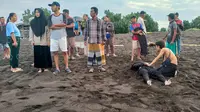 Salah Satu Jenazah Korban Tewas Tragedi Ritual di Pantai Payangan Jember. (Istimewa)