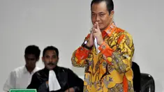 Muhtar Ependy mengikuti sidang perdana di Pengadilan Tipikor, Jakarta, Kamis (20/11/2014). (Liputan6.com/Miftahul Hayat)