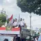 Ketua Umum Partai Bulan Bintang (PBB) Yusril Ihza Mahendra dan Sekjen PBB Afriansyah Noor tiba di Kantor Komisi Pemilihan Umum Republik Indonesia (KPU RI). (Liputan6.com/Muhammad Radityo Priyasmoro)