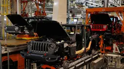 Sejumlah mobil Jeep Wranglers 2019 terlihat di pabrik perakitan Jeep Chrysler di Toledo, Ohio, AS (16/11). (AP Photo/Carlos Osorio)