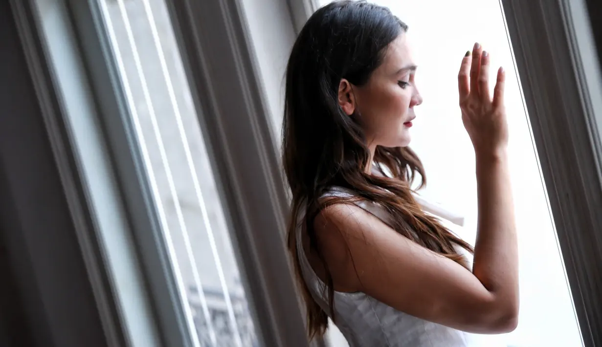 "Kalau emang launching 1 Desember kan berarti sudah ada produksi sebelumnya saat dia masih ada kontrak dengan saya. Kalau sama-sama pedagang pasti mengerti, harus faham etika berbisnis," tegas Luna Maya. (Adrian Putra/Bintang.com)