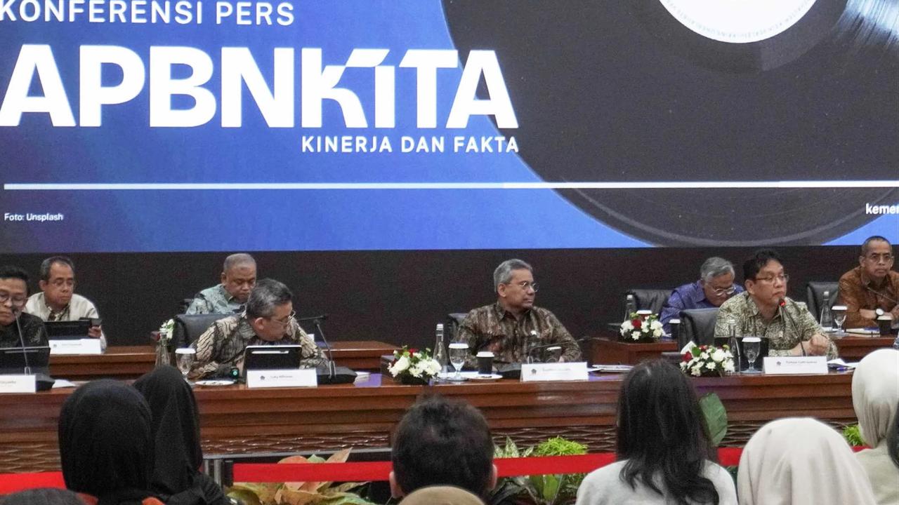 FOTO: FOTO Purbaya Jelaskan Kondisi APBN 2025 di Tengah Tekanan Global