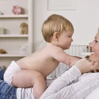 Mau bayi kamu lebih lincah? Coba deh terapkan metode Kinesthetic Infant Handling. (Ilustrasi: growingyourbaby.com)