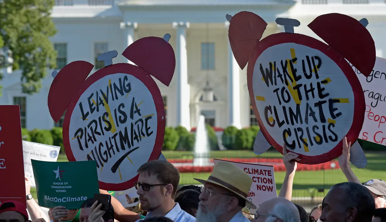 Keputusan Donald Trump yang menarik AS dari perjanjian Paris tentang perubahan iklim yang disepakati pada 2015 juga mendapat kritikan dari sejumlah pemimpin dunia. (AP/ Susan Walsh)