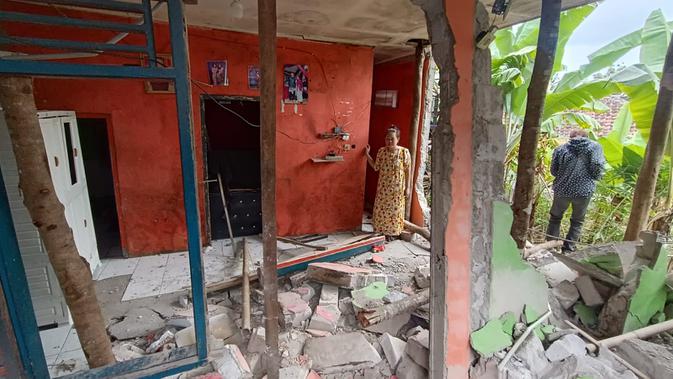Gerakan Tanah Sukabumi: Dapur Roboh Saat Warga Tidur, Trauma Mendalam di Gempol