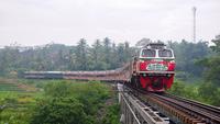 Penumpang Kereta Jarak Jauh Bisa Naik dari Stasiun Jatinegara Jelang Pergantian Tahun