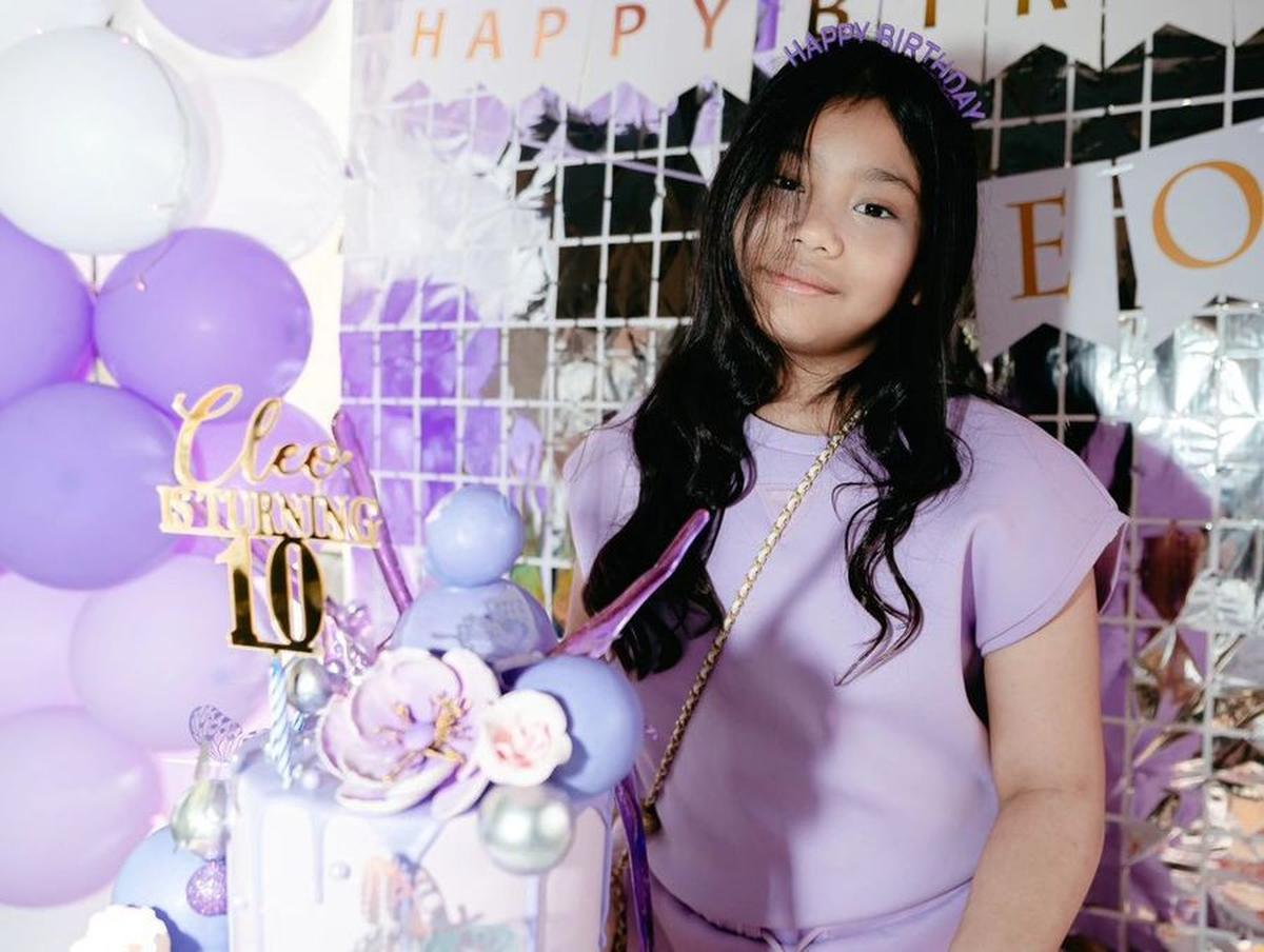 7 Potret Ulang Tahun Cleo Putri Judika dan Duma Riris, Kini Resmi Menginjak Usia 10 Tahun - Dekorasinya Manis Abis dengan Nuansa Ungu dan Dilengkapi Trampolin