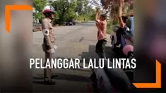 Tiga remaja dihukum polisi karena tidak menggunakan helm saat mengendarai sepeda motor di Thailand. Mereka diminta melakukan lompat bintang sebanyak 20 kali.