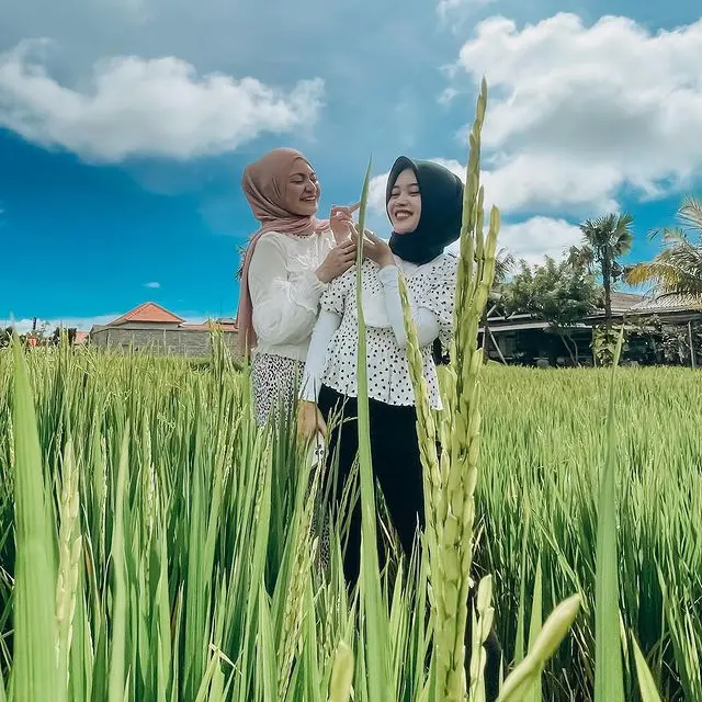 [Fimela] Nathalie Holscher dan Putri Delina