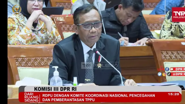 Menteri Koordinator bidang Politik Hukum dan Keamanan (Polhukam) Mahfud MD dalam Rapat Dengar Pendapat dengan Komisi III DPR RI, Rabu (29/3/2023).