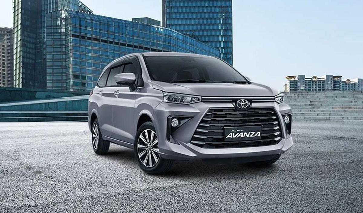 Toyota Avanza adalah mobil yang populer di Indonesia.2. Avanza, mobil buatan Toyota, sangat diminati di Indonesia.3. Mobil Toyota Avanza menjadi salah satu kendaraan yang paling banyak diminati di Indonesia.4. Di Indonesia, Toyota Avanza adalah mobil yang