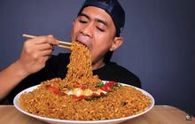 Tanboy Kun Mukbang 12 Bungkus Mi Instan Sekaligus, Penonton Auto Dibikin Ngiler