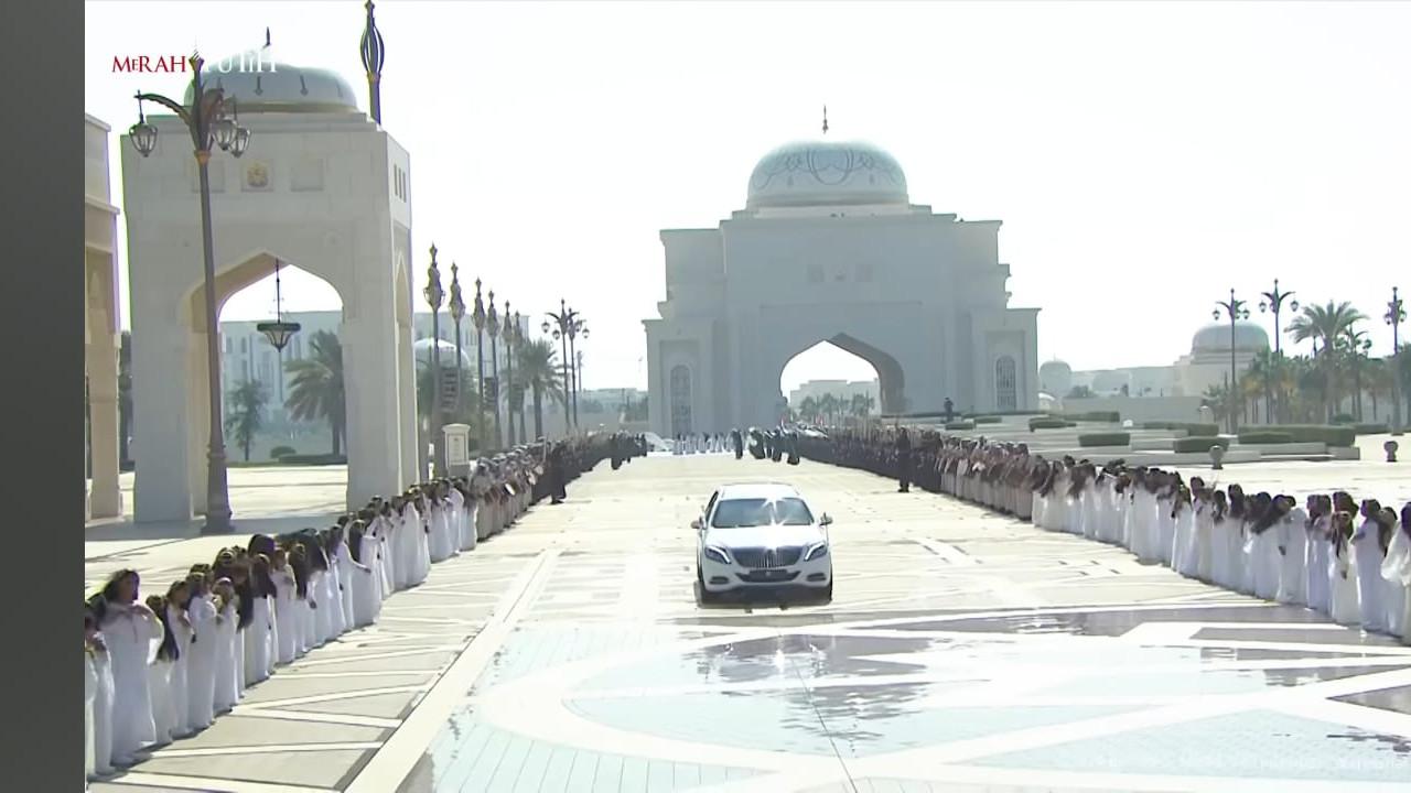 Momen Unik Prabowo Disambut Wanita Berbaju Putih Sambil Kibas-Kibas Rambut saat Lawatan ke UEA, Ternyata Ini Maknanya