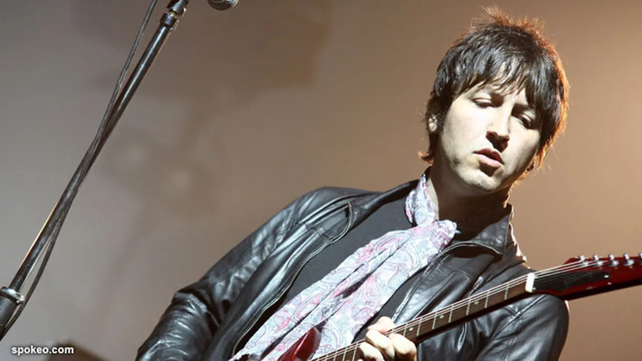 gitaris-beady-eye-130806b.jpg