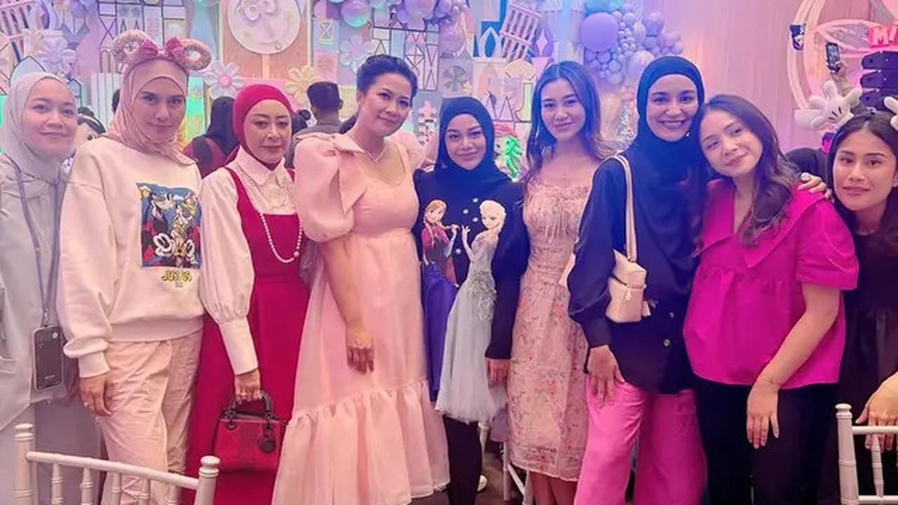 8 Gaya Selvi Ananda, Geng Cendol, hingga Aaliyah Massaid di Pesta Ulang Tahun Bertema Disney Princess Anak dr. Feni Nugraha