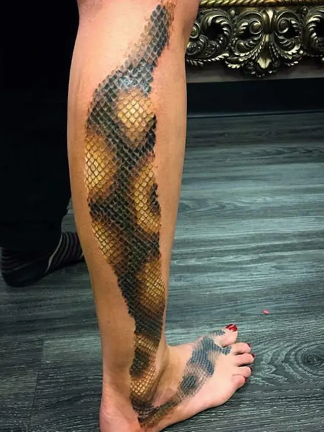 Tato Mirip Ular Asli
