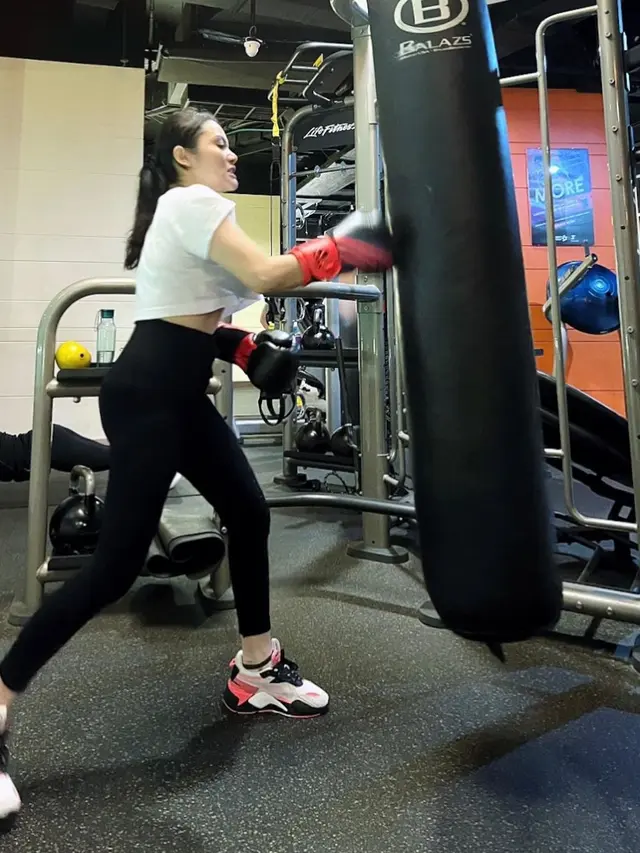 Makin Bugar, Ini 6 Momen Mawar AFI Olahraga Nge-gym