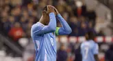 Ekspresi kecewa pemain Belgia, Youri Tielemans setelah gagal mencetak gol melalui tendangan penalti ke gawang Prancis pada laga lanjutan UEFA Nations League A grup 2 yang berlangsung di King Baudouin stadium, Brussels, Belgia, Selasa (15/10/2024) dini hari WIB. (AP Photo/Geert Vanden Wijngaert)
