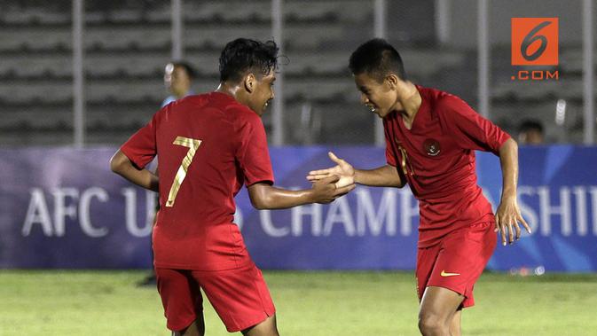 Timnas Indonesia U-16 berselebrasi saat melawan Brunei Darussalam di Stadion Madya, Jakarta, dalam penyisihan Grup G kualifikasi Piala AFC U-16 2020, Jumat (20/9/2019). (Bola.com/Yoppy Renato)