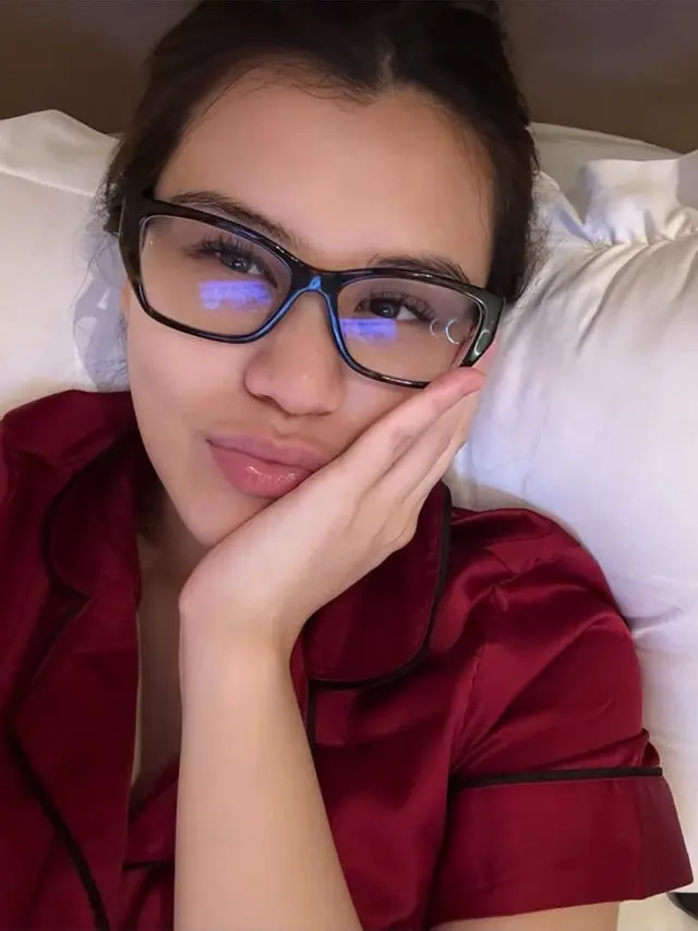 Gaya Stylish Aaliyah Massaid Saat Momong Anak, Jalani Motherhood dengan Happy