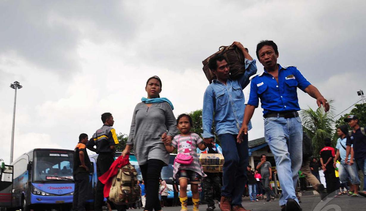 Terminal bus antarkota Pulogadung, Jakarta Timur masih sepi pemudik Lebaran pada tujuh hari sebelum lebaran (H-7), Jakarta, Senin (21/07/2014) (Liputan6.com/Faizal Fanani)