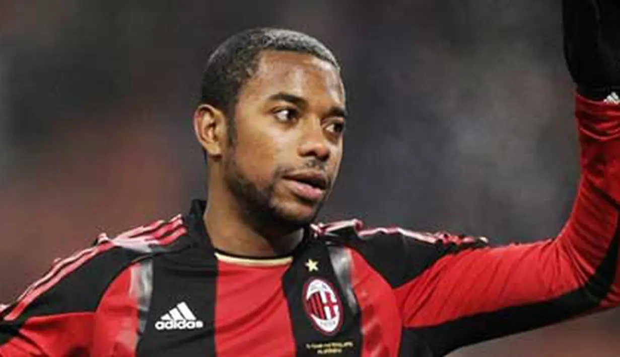 Selebrasi striker AC Milan asal Brasil, Robinho, seusai mencetak gol ketiga bagi timnya di laga 16 besar Coppa Italia melawan Bari di San Siro Stadium, 20 Januari 2011. Milan unggul 3-0. AFP PHOTO / OLIVIER MORIN 