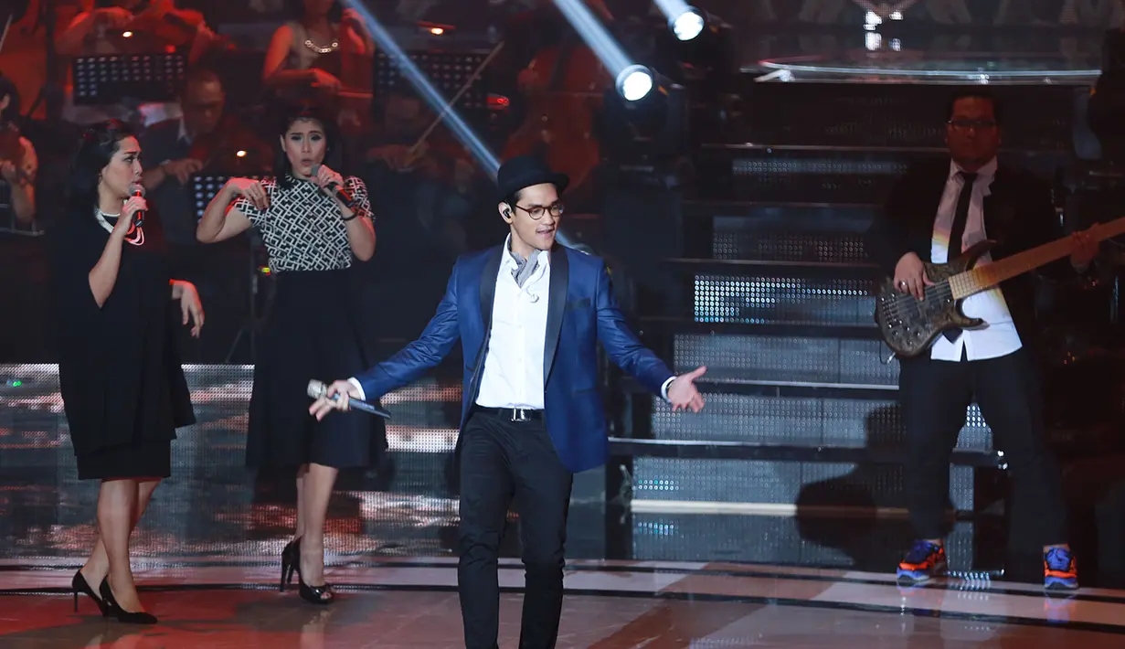 Konser bertajuk 'Sound of Love' ini Afgan menggandeng beberapa penyanyi. Diantaranya, Raisa, Gita Gutawa, dan Andien, serta DJ Mahesa.  (Deki Prayoga/Bintang.com)