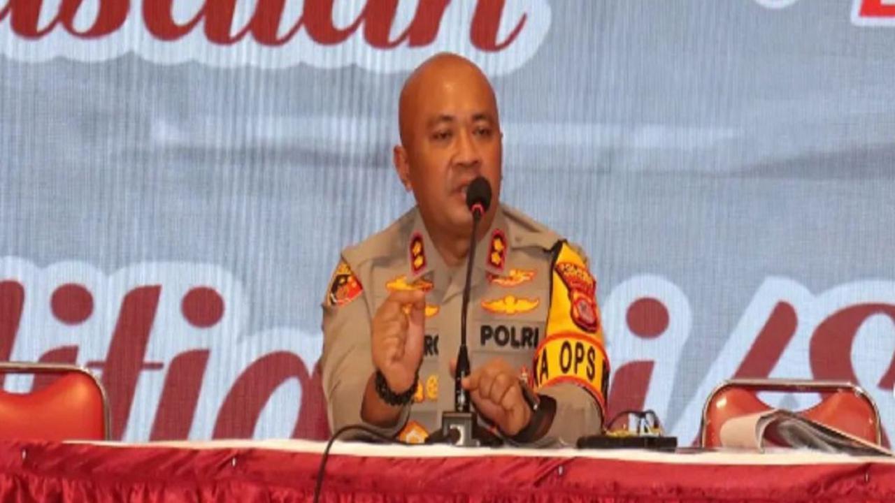 Gaya Kocak Perwira Polisi saat Datangi Kodim, Bikin Kaget Anggota TNI Berkepala Pelontos