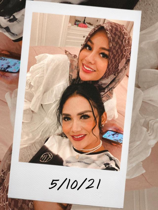 [Fimela] Krisdayanti, Aurel Hermansyah dan Atta Halilintar